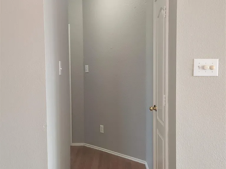 11203 Newberry Dr — Photo 15