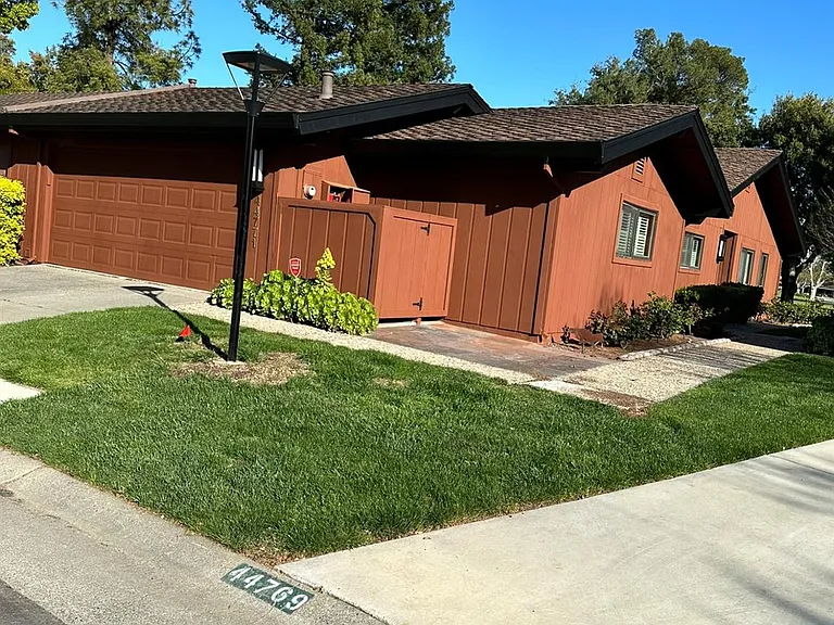 44771 Garden Ct — Photo 2