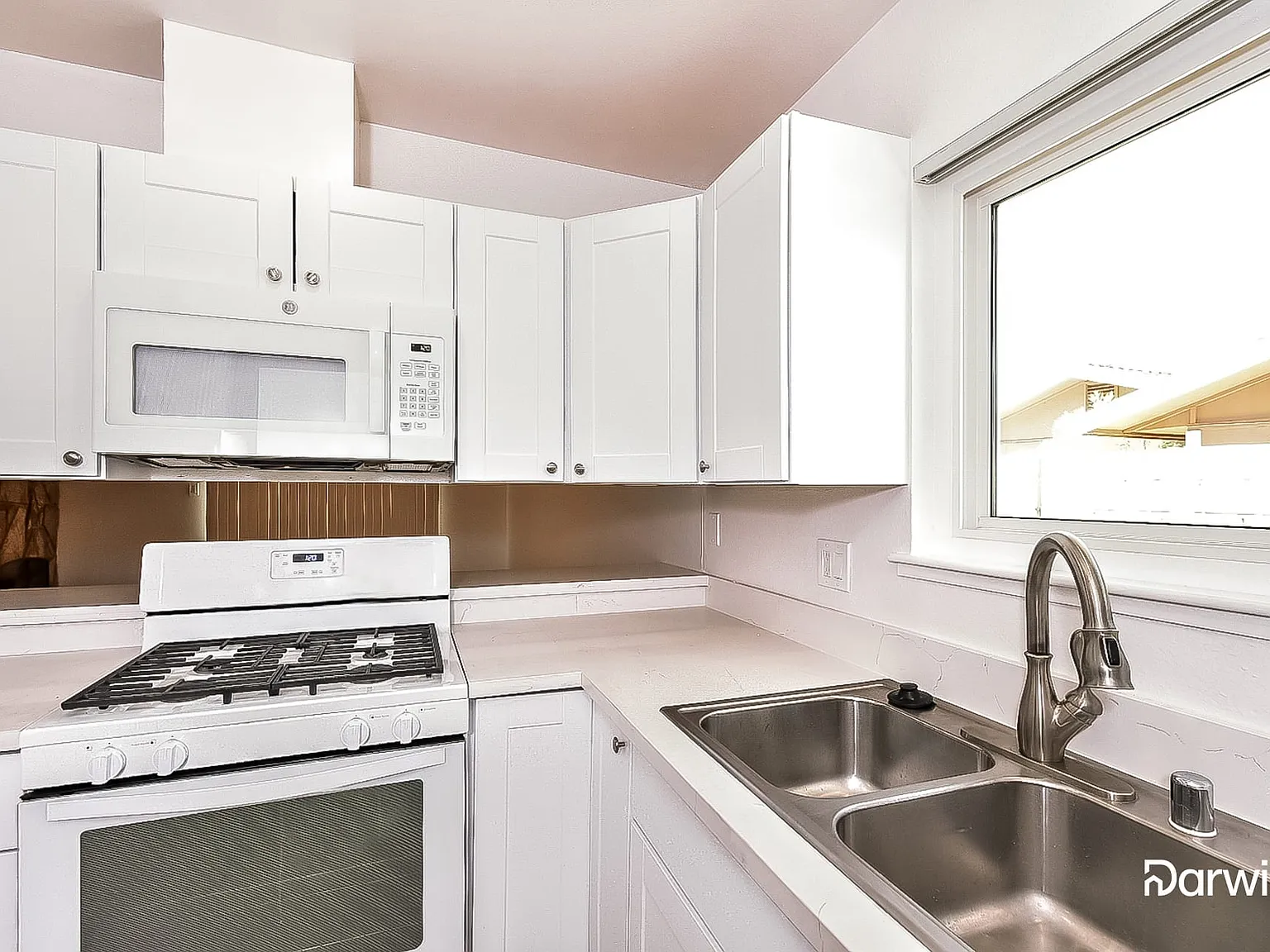 3 bed, 2.0 bath, 1620 sqft, $1,999 — Photo 2