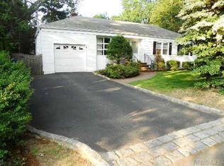 35 Sinclair Dr, Greenlawn, NY 11740