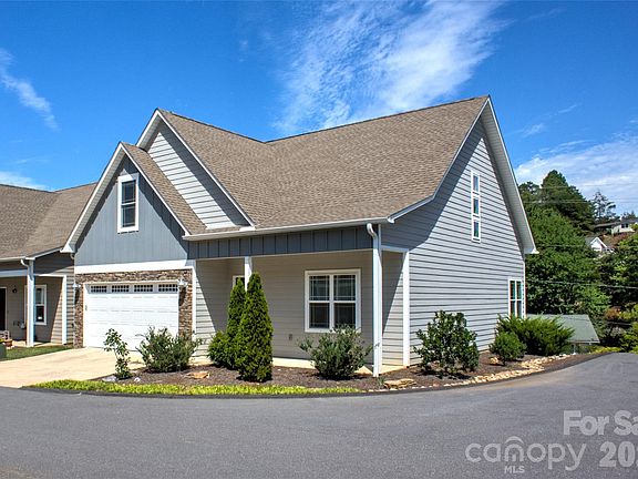 2nd image of 22 Water Pointe Way