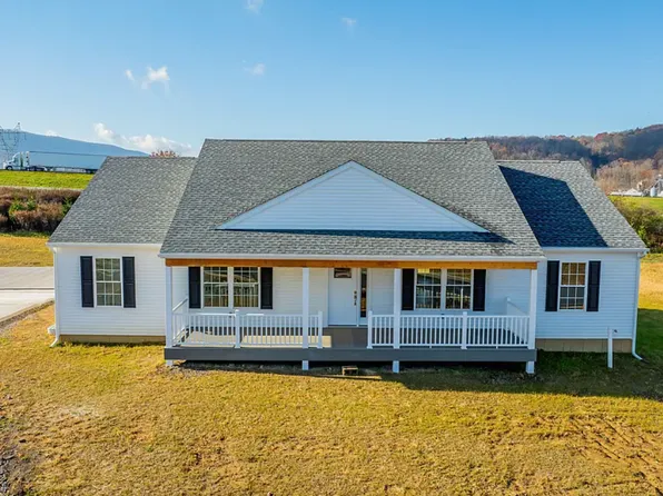 30 Maple Crest Dr, Nescopeck, PA 18635