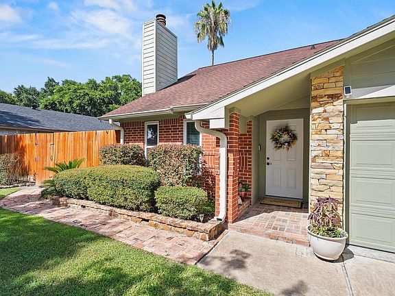 3rd image of 10806 Heather Hill Dr
