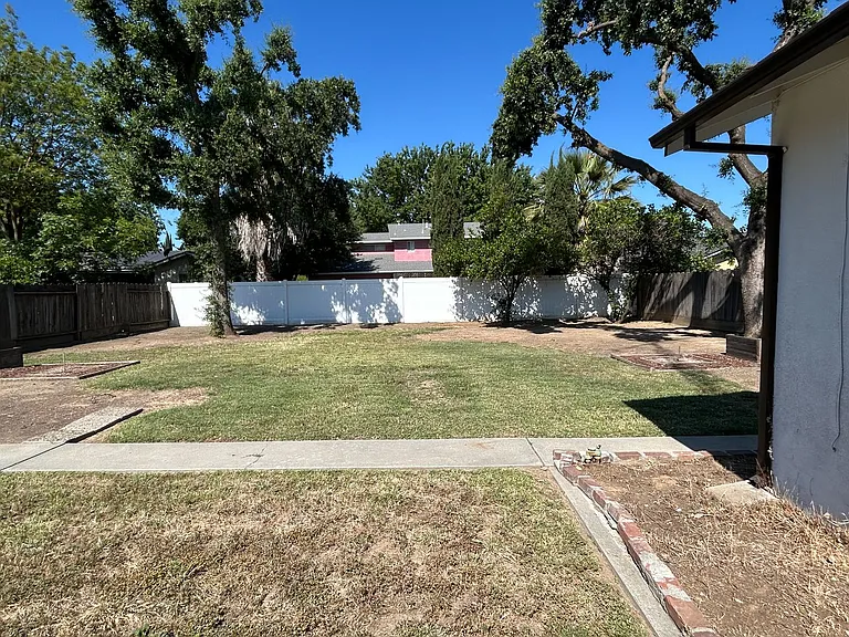 135 West Ave — Photo 26