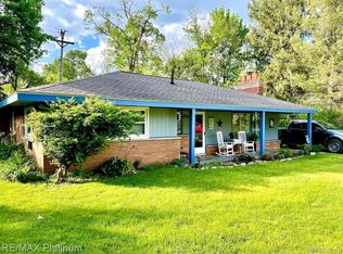 5987 Cummings Dr, Clarkston, MI 48346