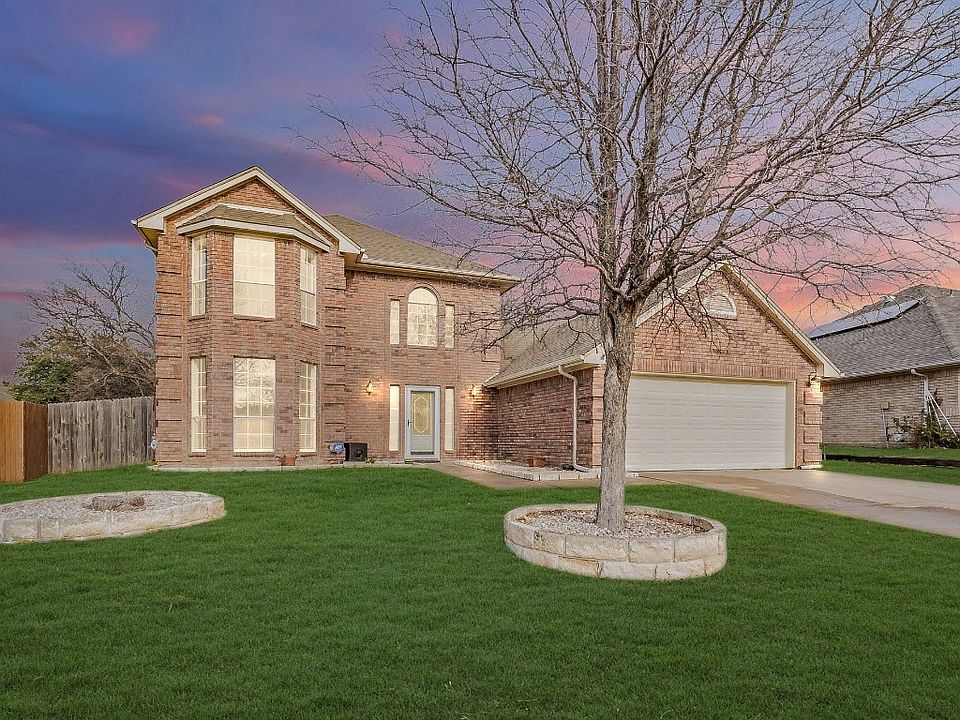 1st image of 820 Oak Ct
