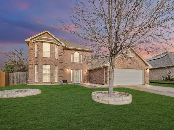 820 Oak Ct, Saginaw, TX 76179