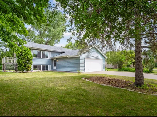 905 97th Ln NE, Blaine, MN 55434
