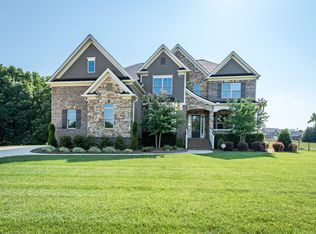 2262 Shagbark Ln, Matthews, NC 28104