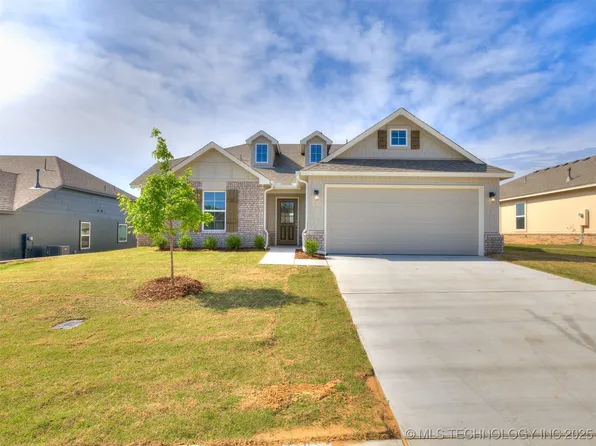 7308 E 90th Pl, Owasso, OK 74055