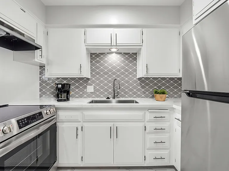 115 Redondo Ave #3 — Photo 1
