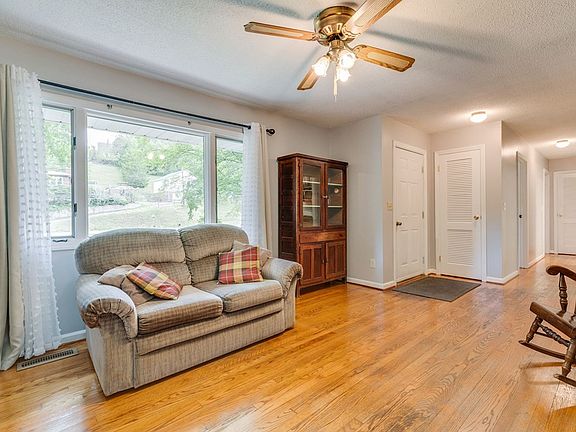 4th image of 1612 Farmer St
