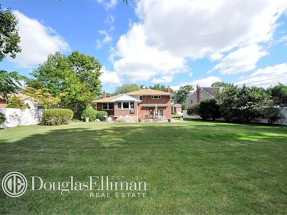 3rd image of 789 Lydia Ln