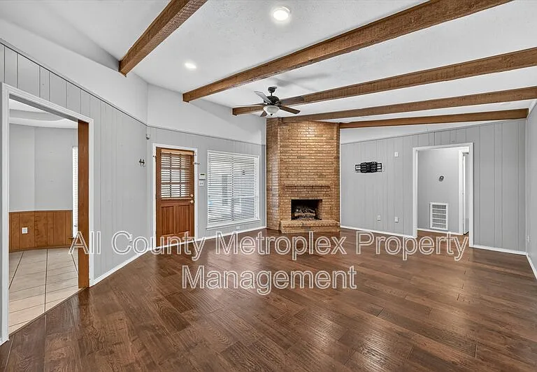 1503 Northridge Dr — Photo 2