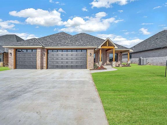 2nd image of 4014 NE Shenandoah Dr