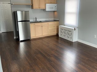 244 Ontario St #3, Saint Catharines, ON L2R 5L5