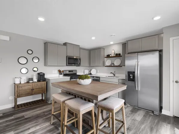 2010 Clearwater Ter, Shakopee, MN 55379