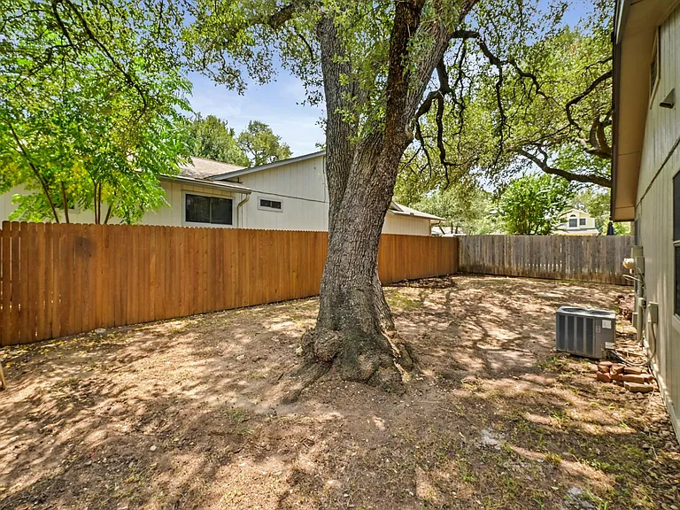 7403 Dallas Dr — Photo 31