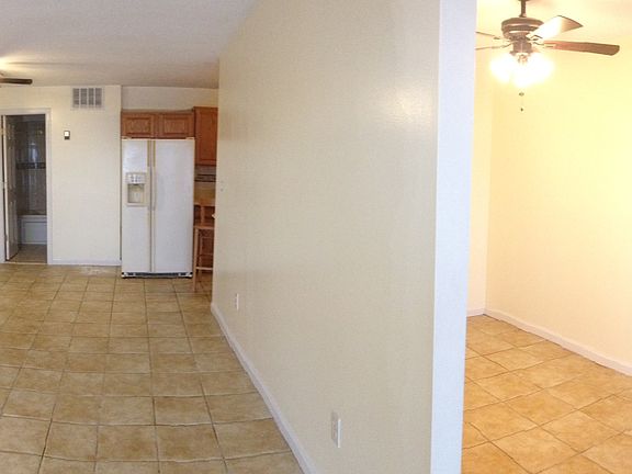 2nd image of 2822 Schurz Ave
