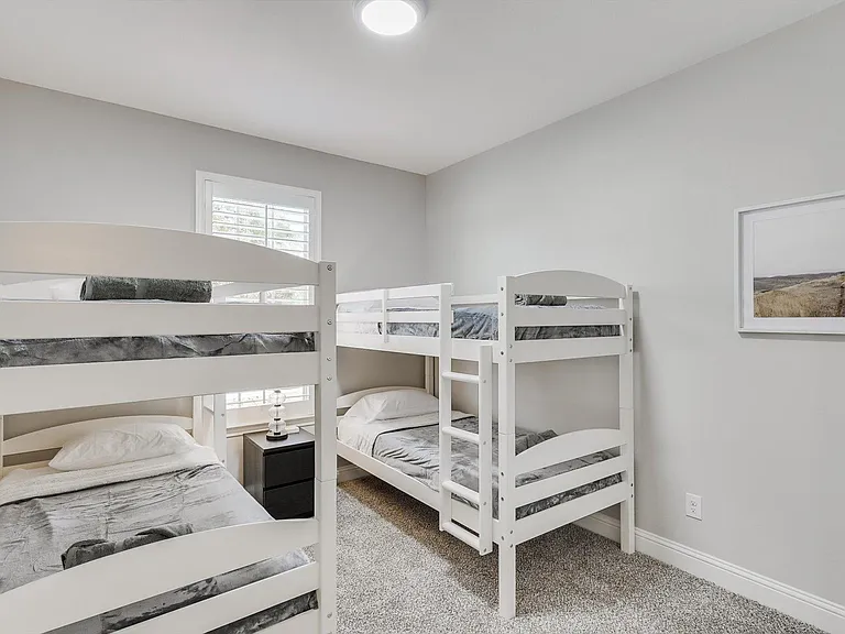 8206 Chesham Dr — Photo 35