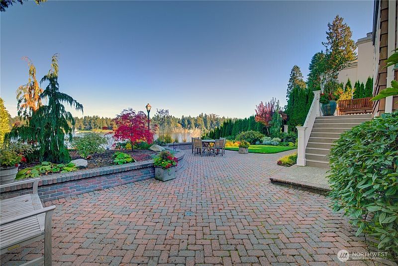 3rd image of 3608 Evergreen Point Road