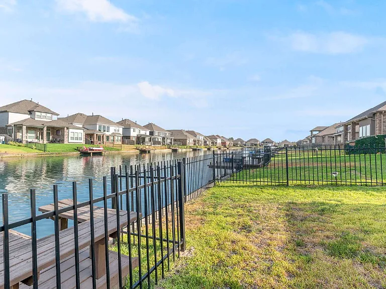 29650 Kynndal Shore Dr — Photo 3