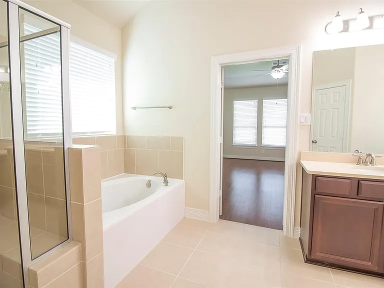 4718 Sabero Ln — Photo 33