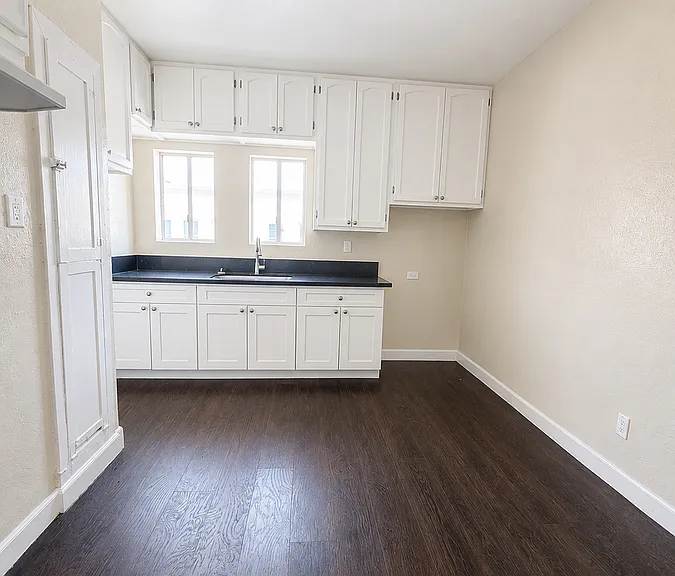 2225 Michigan Ave #8 — Photo 2