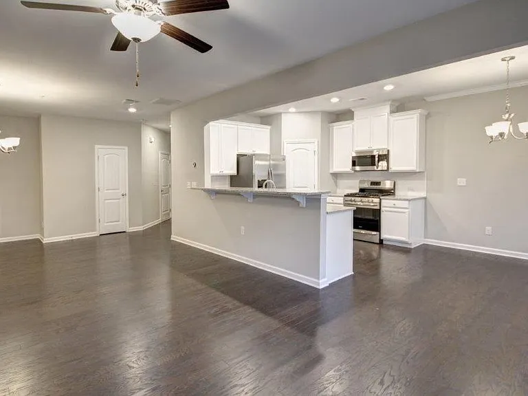 521 Coral St — Photo 14