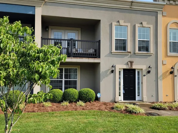 20 Courtyard Ln, Barboursville, WV 25504