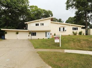 1582 Colonial Rd, Muskegon, MI 49441