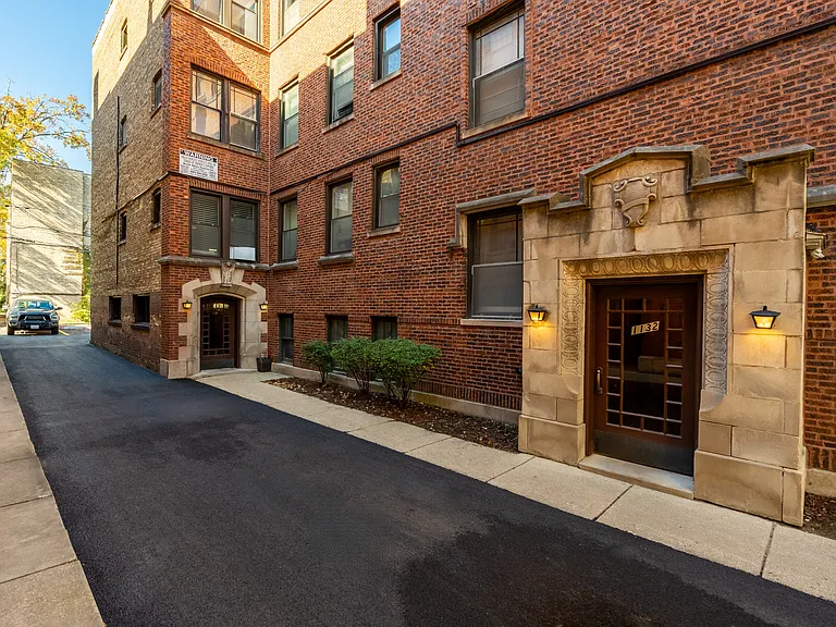 1130 Maple Ave #1 — Photo 6
