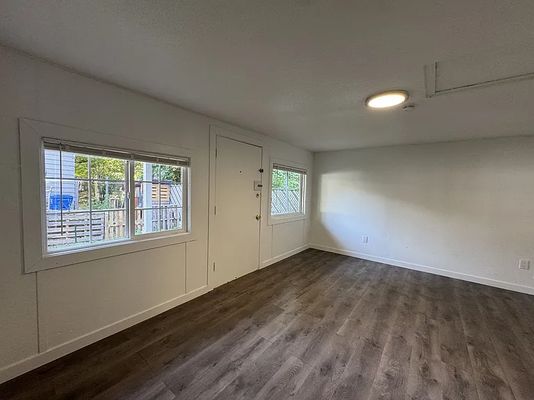 820 S Donovan St — Photo 5