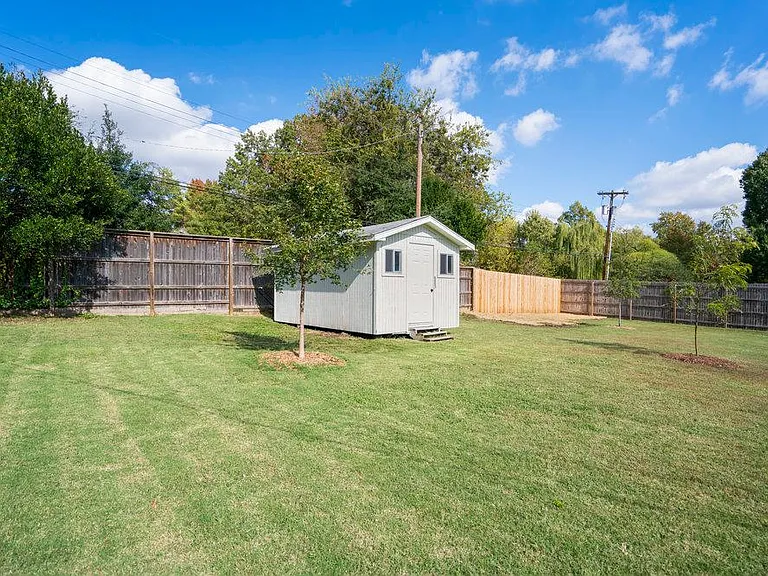 2923 E 27th Pl — Photo 40