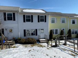 86 Rinaldi Blvd, Poughkeepsie, NY 12601