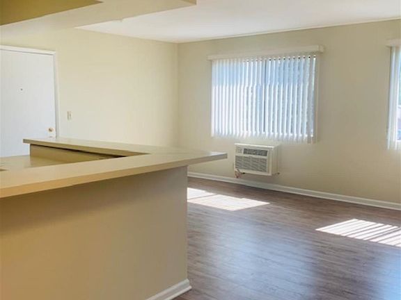 5th image of 1920 Peyton Ave APT 207
