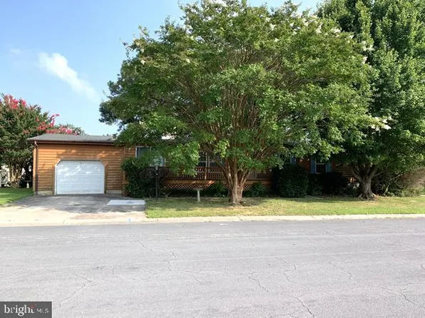 4 Coastal Dr, Berlin, MD 21811