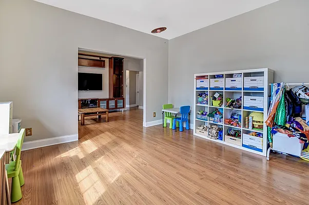 Sold by Dorsa Group | media 19