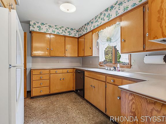 5th image of 10687 Riley St