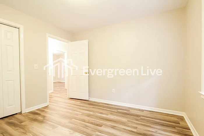 127 Ashdown Dr — Photo 11