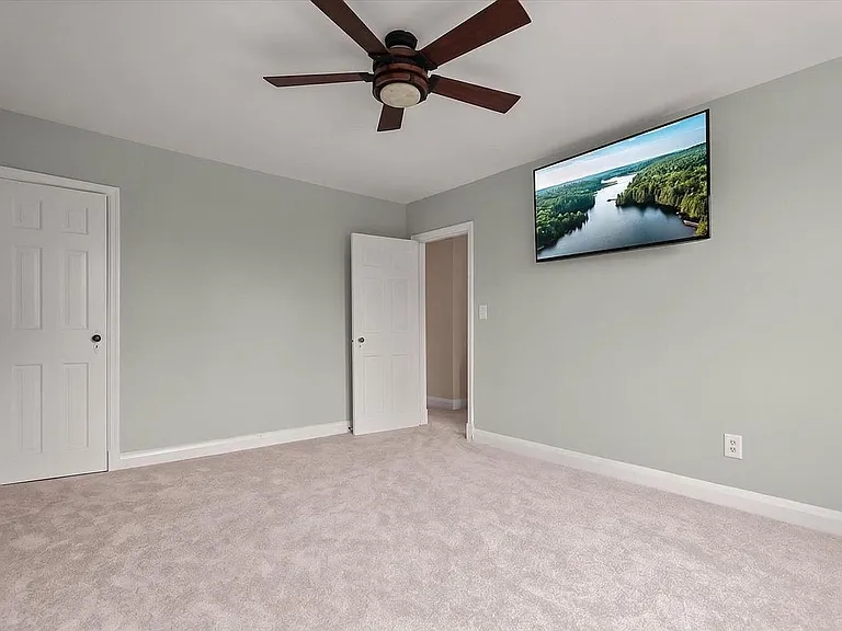 8 Enjay Ave — Photo 28