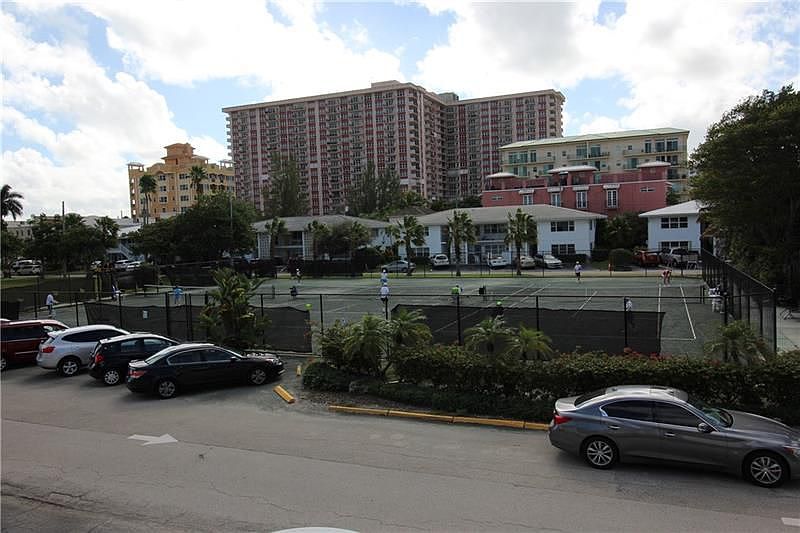 2nd image of 3212 Colony Club Rd APT 5