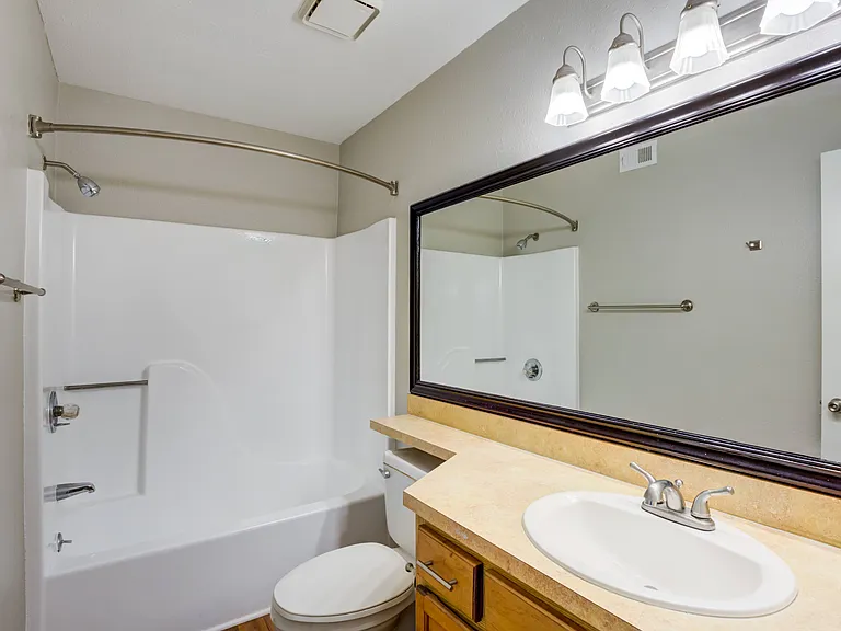 High Ridge Apartments — Photo 10