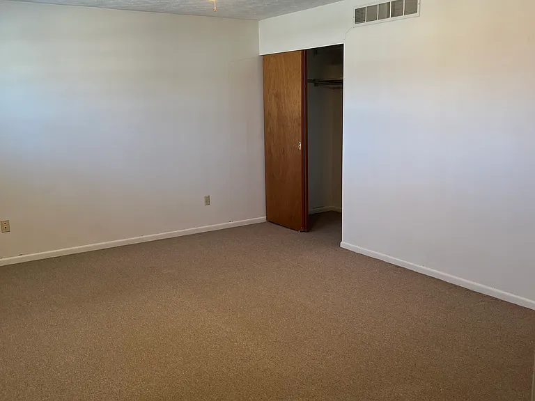 515 Greenfield Ln #B — Photo 14