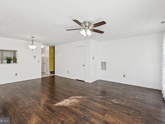 5th image of 117 Joan Ct
