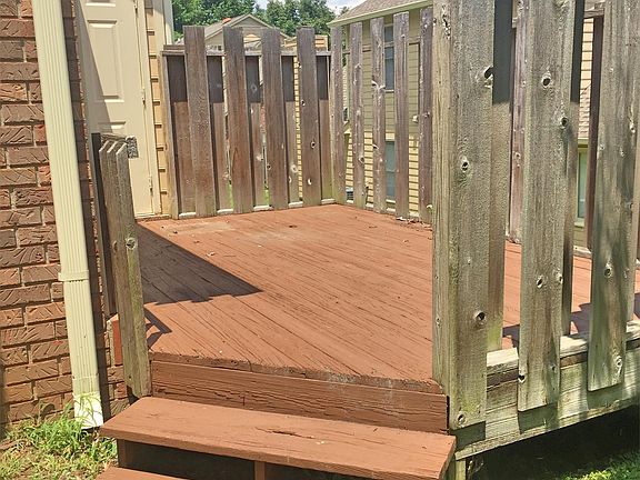 3rd image of 404 Eagle Brook Dr #1