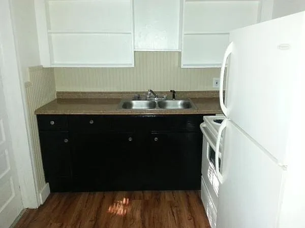 3032 Myra St — Photo 2