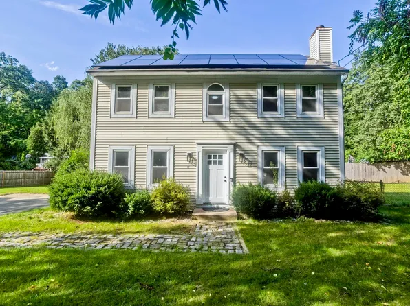 82 N Lake Ave, Southwick, MA 01077