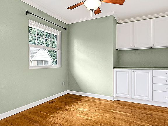2nd image of 14604 SE 16th Pl