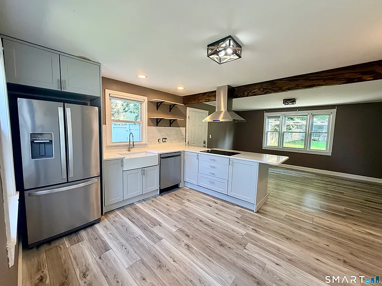 68 Alexander Dr — Photo 8